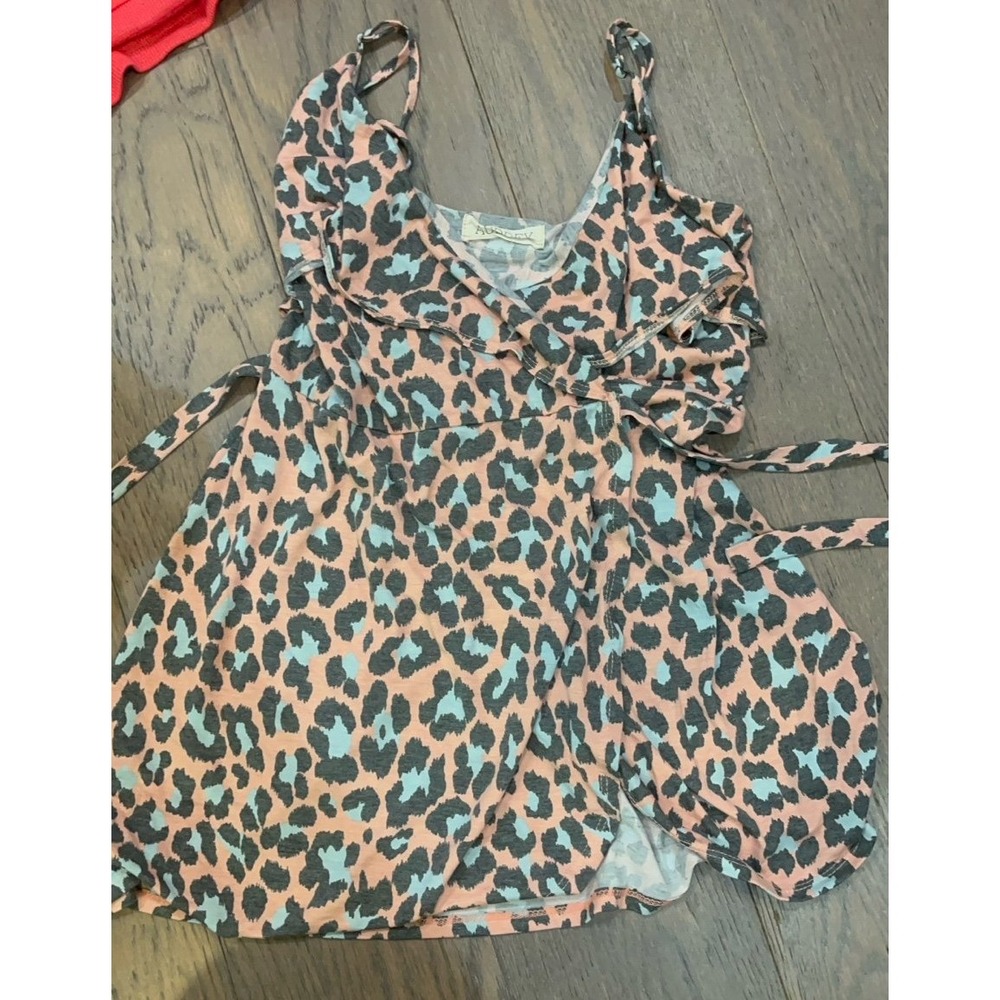 Gently worn women's Audrey 3 + 1 long shirt with spaghetti straps size small.